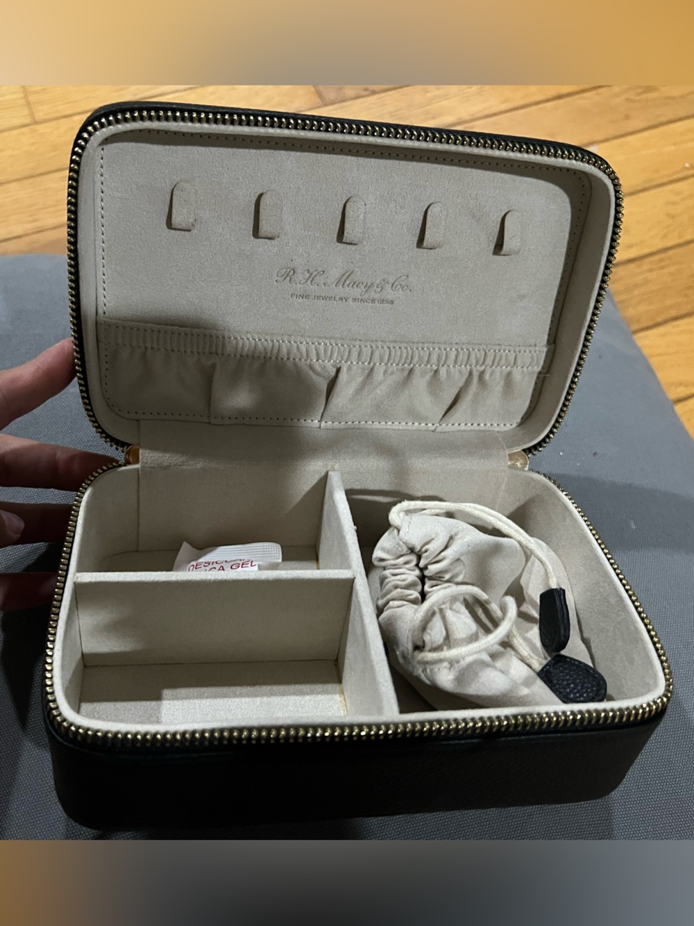 R.H. Macy & Co. Men's Travel Jewelry Case black faux black - Picture 1 of 6